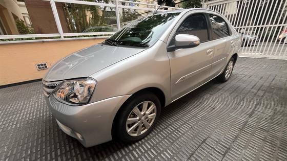 TOYOTA ETIOS 1.5 XLS SEDAN 16V FLEX 4P AUTOMÁTICO TOYOTA ETIOS 1.5 XLS SEDAN 16V FLEX 4P AUTOMÁTICO